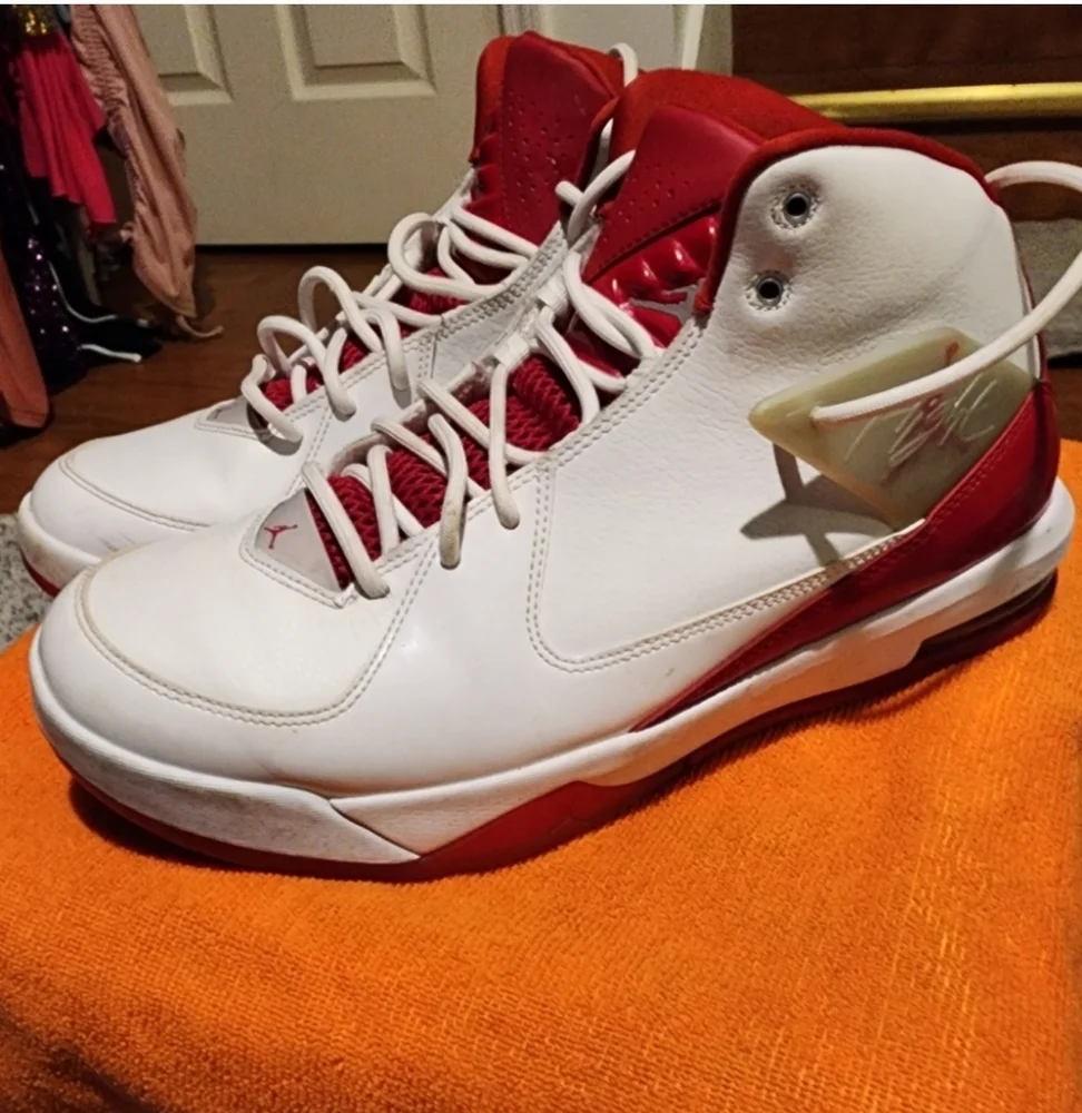 Air Jordan Flight White/Red Basketball Shoes Size 9.5 high-top sneakers in white